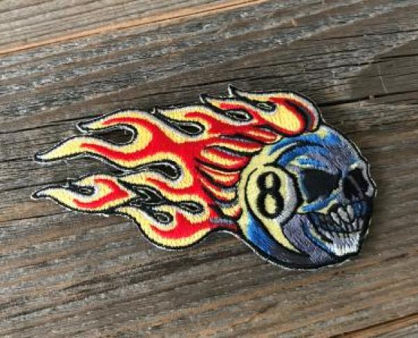 8 Ball Totenkopf mit Flamme